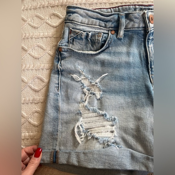 Edgely Light Wash Denim Shorts, distressed, Women’s Size 6 - Picture 7 of 13
